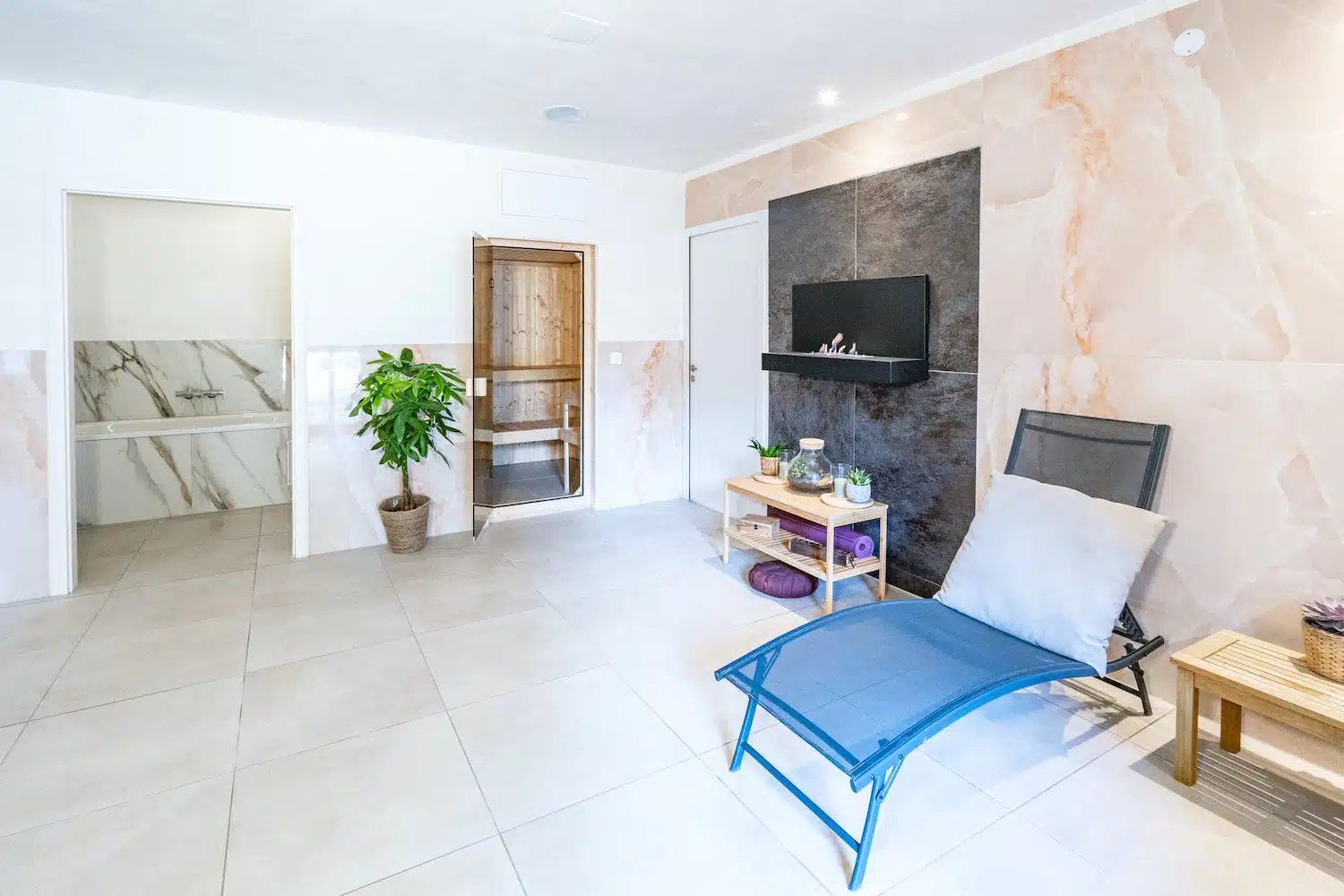 Baignoire balneotherapie sauna finlandais spa domaine de saint pierre.jpg