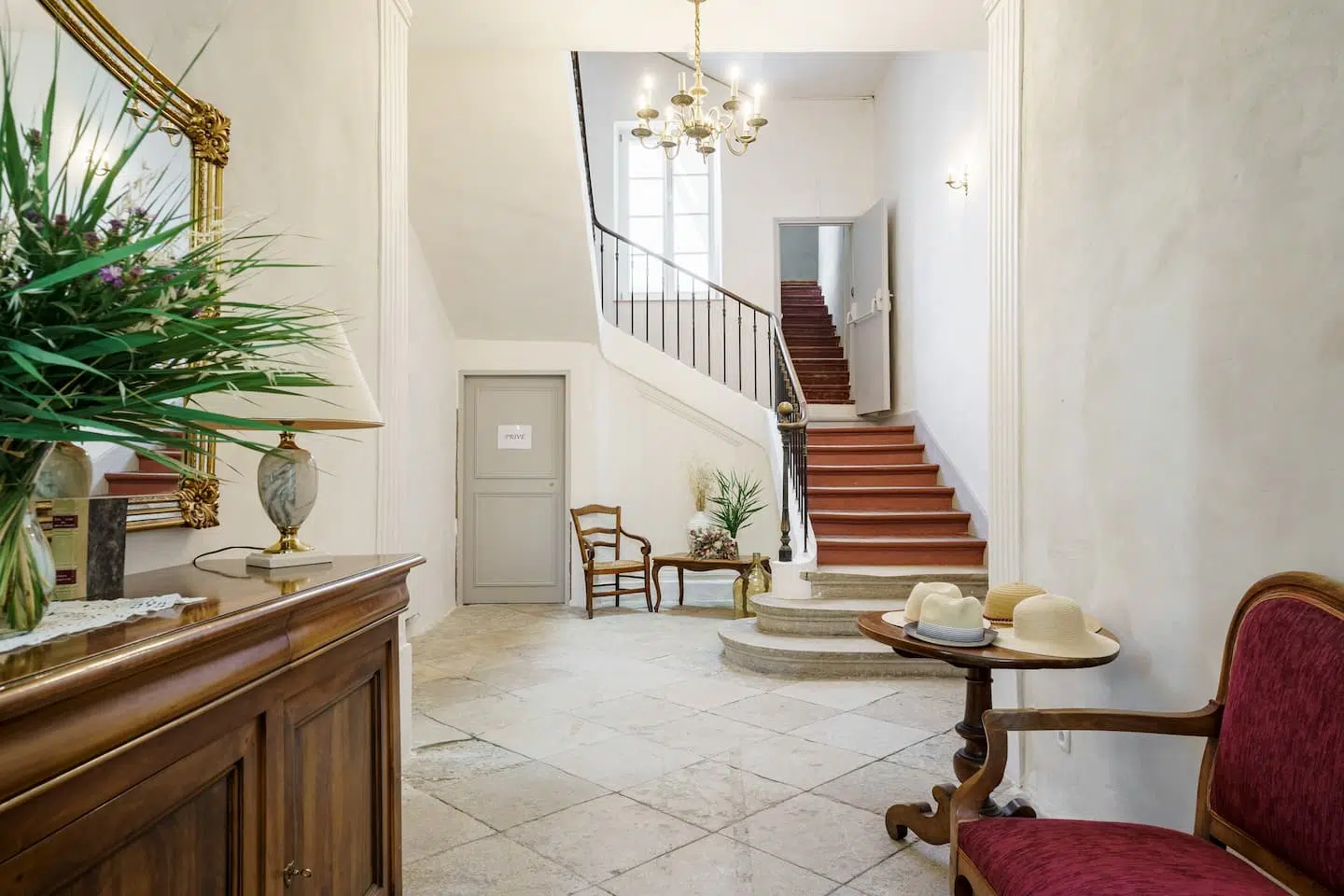 Entree domaine saint pierre gite exception vaucluse jeune detox.jpg